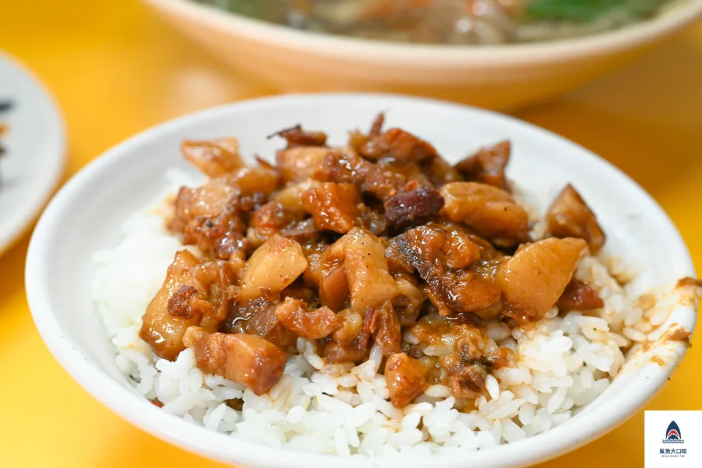 樂群街美食,台中西區早餐,第五市場美食地圖,第五市場美食 台中,正老牌魷魚羹,台中西區美食,台中西區小吃,第五市場美食 @鯊魚大口咬