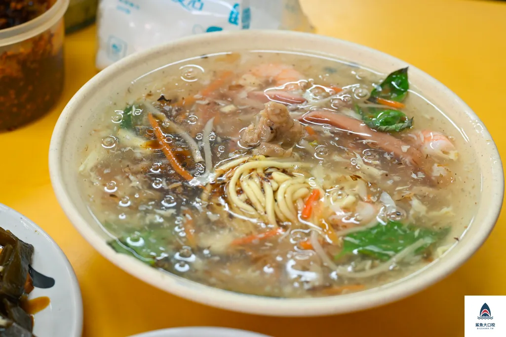 樂群街美食,台中西區早餐,第五市場美食地圖,第五市場美食 台中,正老牌魷魚羹,台中西區美食,台中西區小吃,第五市場美食 @鯊魚大口咬