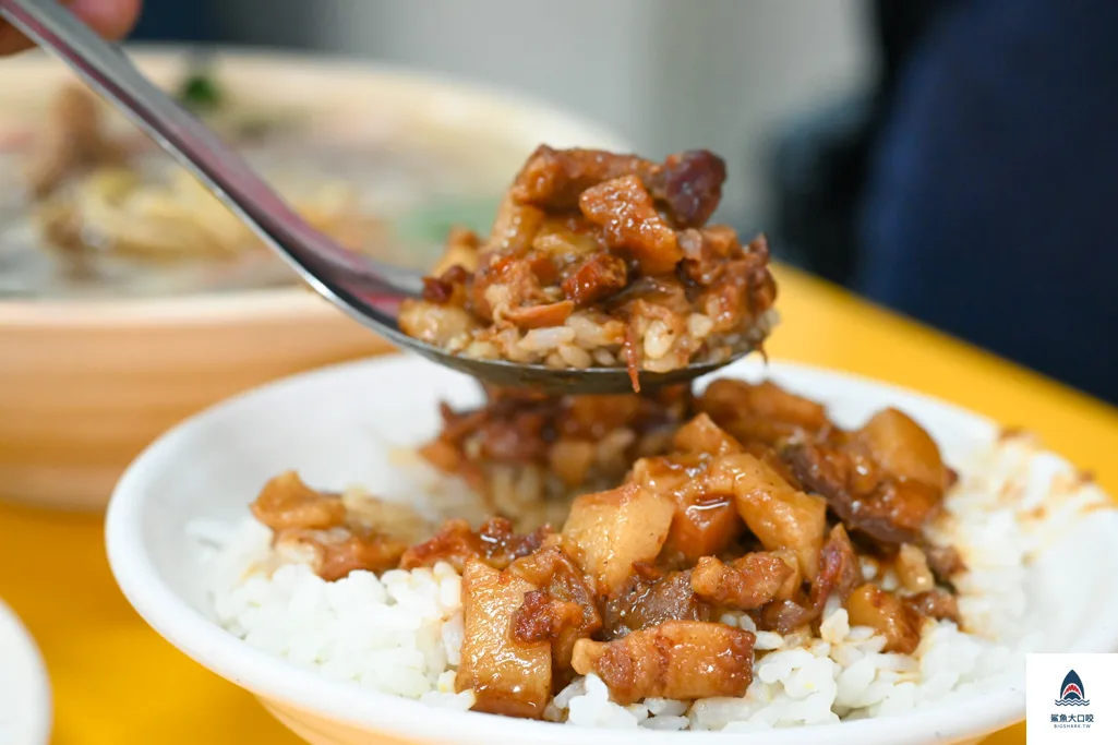 樂群街美食,台中西區早餐,第五市場美食地圖,第五市場美食 台中,正老牌魷魚羹,台中西區美食,台中西區小吃,第五市場美食 @鯊魚大口咬