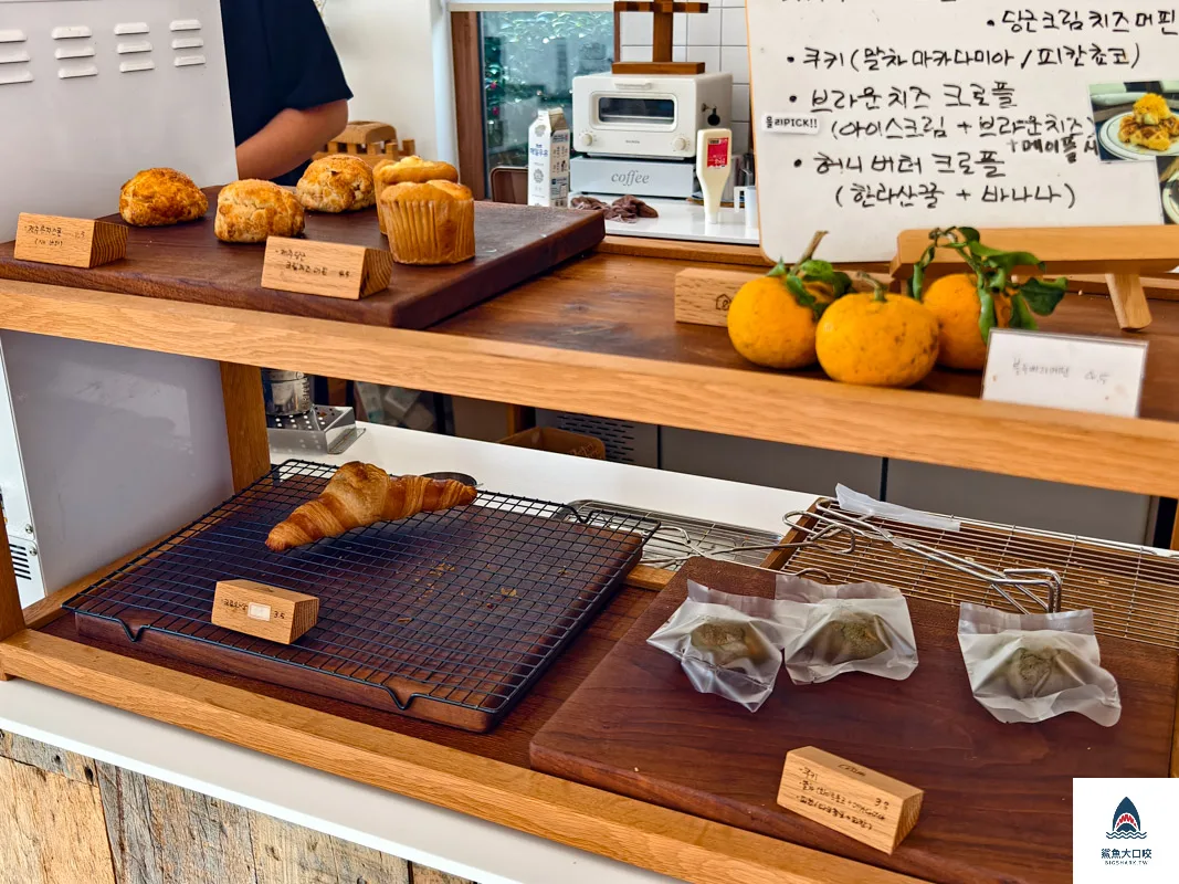 Cafe Eulli,濟州島咖啡廳,濟州咖啡廳,濟州網美咖啡廳,山茶花之丘咖啡廳 @鯊魚大口咬
