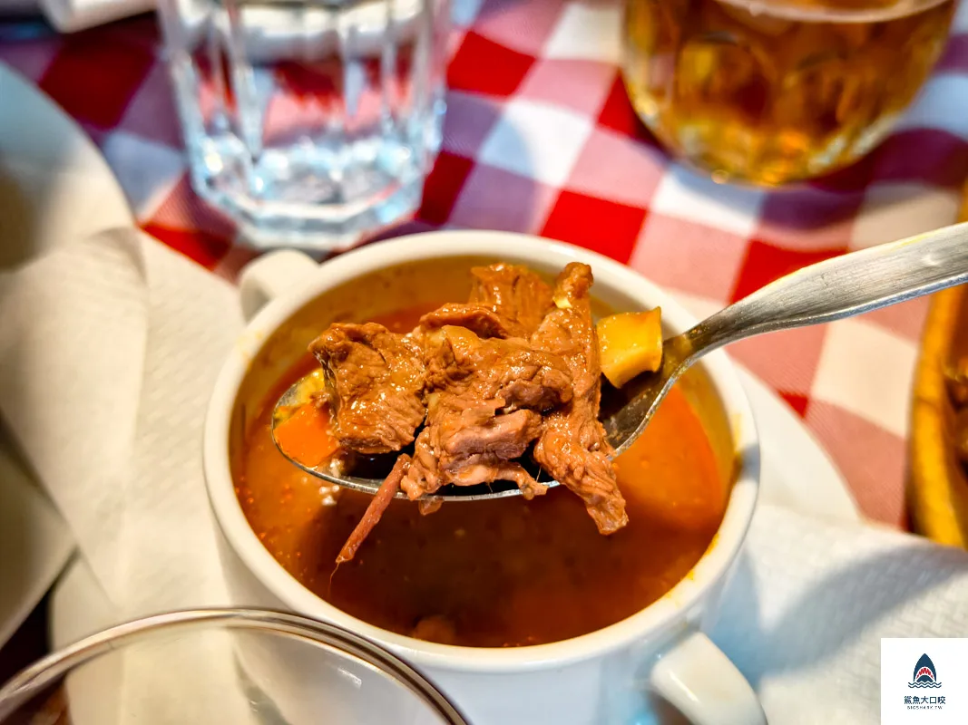 匈牙利燉牛肉湯,匈牙利餐廳Tüköry Étterem,Tüköry Étterem,匈牙利牛肉燉餃子 @鯊魚大口咬 匈牙利燉牛肉湯,匈牙利餐廳Tüköry Étterem,Tüköry Étterem,匈牙利牛肉燉餃子 @鯊魚大口咬
