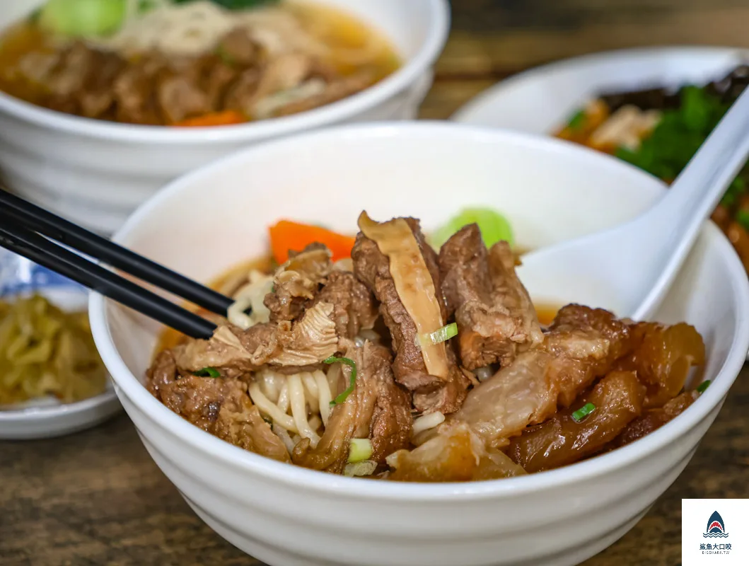 台中牛肉麵推薦,大雅牛肉麵,大雅松居牛肉麵,松居食堂菜單 @鯊魚大口咬