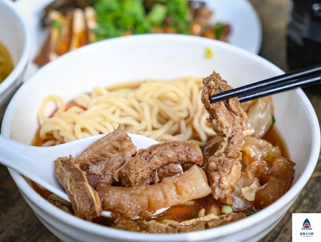台中牛肉麵推薦,大雅牛肉麵,大雅松居牛肉麵,松居食堂菜單 @鯊魚大口咬