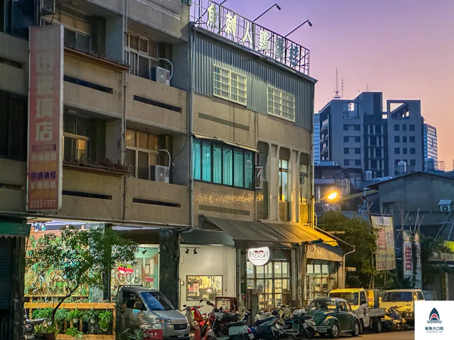 魚刺人雞蛋糕,台中修車廠雞蛋糕,魚刺人雞蛋糕 修車廠店,台鐵五權站,五權車站美食,台中南區雞蛋糕,台中雞蛋糕,台中南區咖啡廳 @鯊魚大口咬