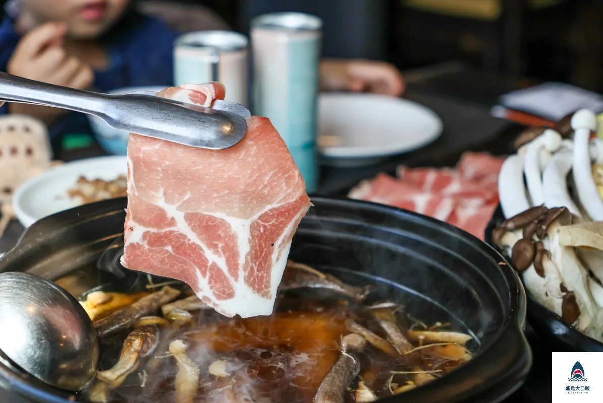菇神,菇神觀景複合式餐飲,新社美食,黃金蟲草放山雞,台中美食,台中火鍋,台中米其林必比登 @鯊魚大口咬