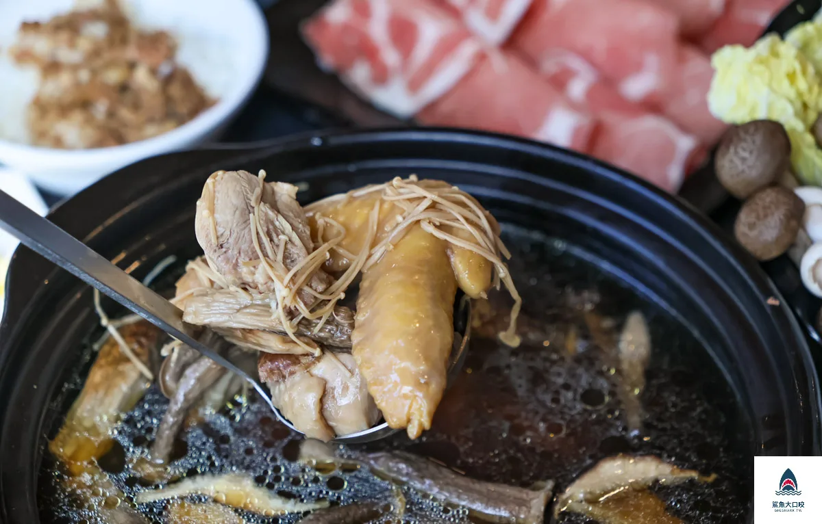 菇神,菇神觀景複合式餐飲,新社美食,黃金蟲草放山雞,台中美食,台中火鍋,台中米其林必比登 @鯊魚大口咬