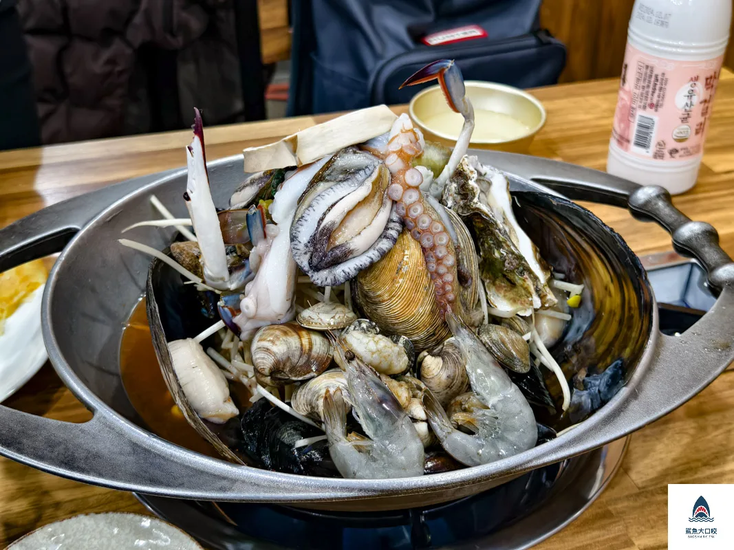 濟州三姓穴海鮮湯,三姓穴海鮮湯西歸浦店,三姓穴海鮮湯價位,西歸浦美食,濟州島美食,濟州島必吃 @鯊魚大口咬 濟州三姓穴海鮮湯,三姓穴海鮮湯西歸浦店,三姓穴海鮮湯價位,西歸浦美食,濟州島美食,濟州島必吃 @鯊魚大口咬