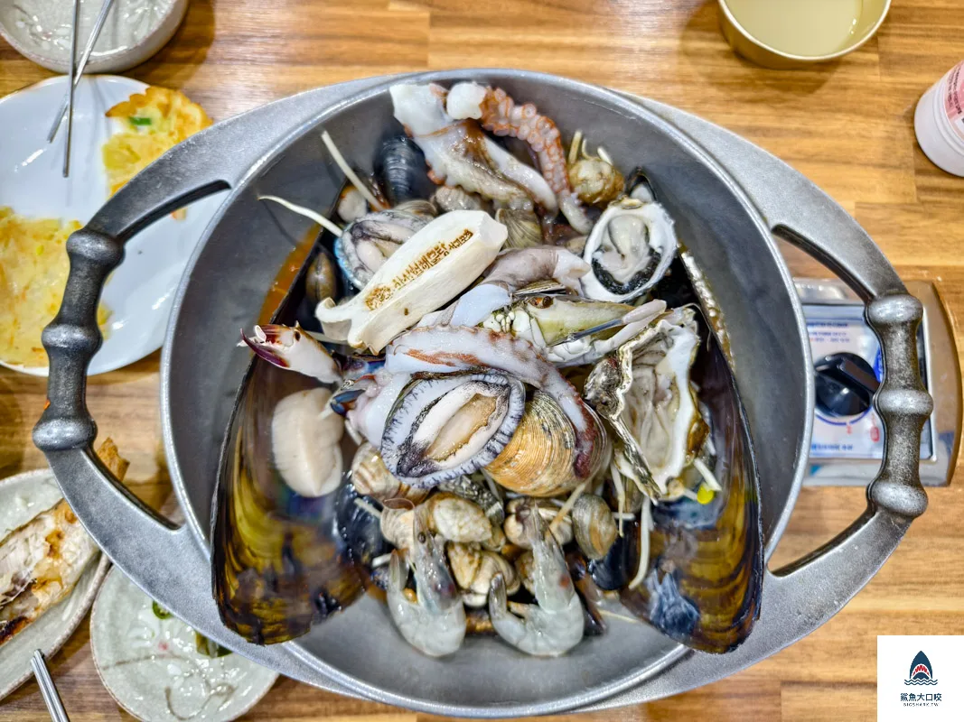 濟州三姓穴海鮮湯,三姓穴海鮮湯西歸浦店,三姓穴海鮮湯價位,西歸浦美食,濟州島美食,濟州島必吃 @鯊魚大口咬 濟州三姓穴海鮮湯,三姓穴海鮮湯西歸浦店,三姓穴海鮮湯價位,西歸浦美食,濟州島美食,濟州島必吃 @鯊魚大口咬
