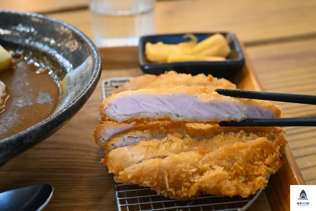 台中精明商圈美食,台中好吃咖哩推薦,綠光咖哩,台中西區美食推薦 @鯊魚大口咬 台中精明商圈美食,台中好吃咖哩推薦,綠光咖哩,台中西區美食推薦 @鯊魚大口咬