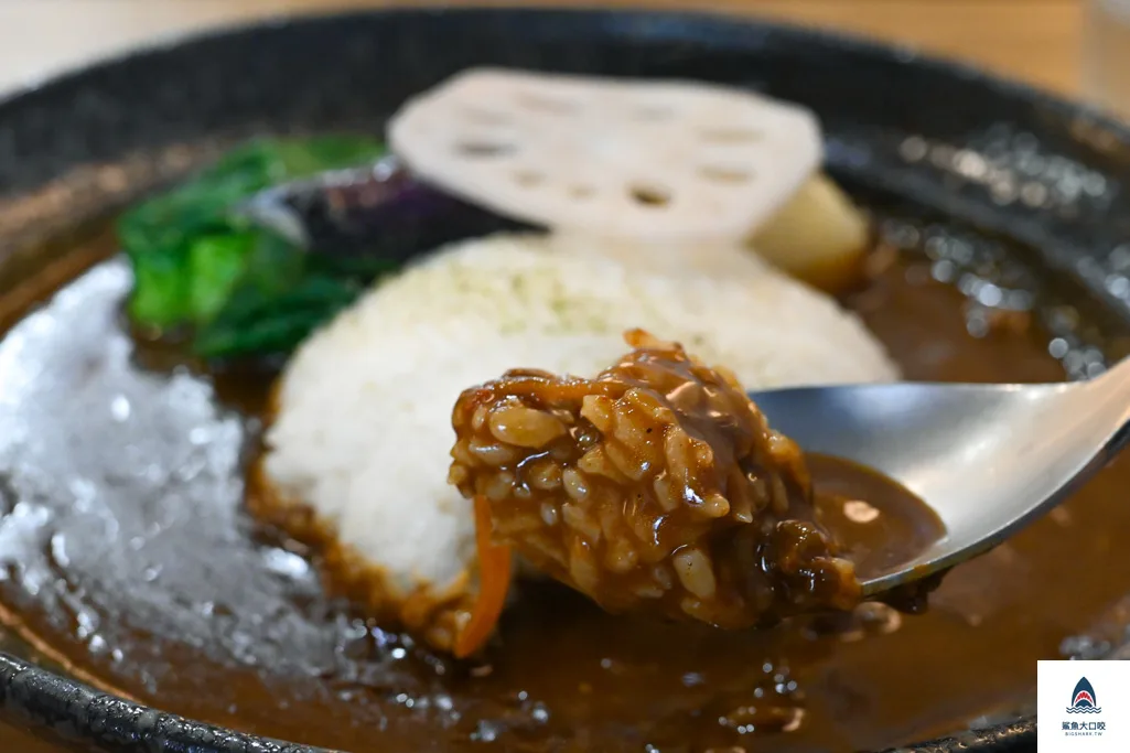 台中精明商圈美食,台中好吃咖哩推薦,綠光咖哩,台中西區美食推薦 @鯊魚大口咬 台中精明商圈美食,台中好吃咖哩推薦,綠光咖哩,台中西區美食推薦 @鯊魚大口咬