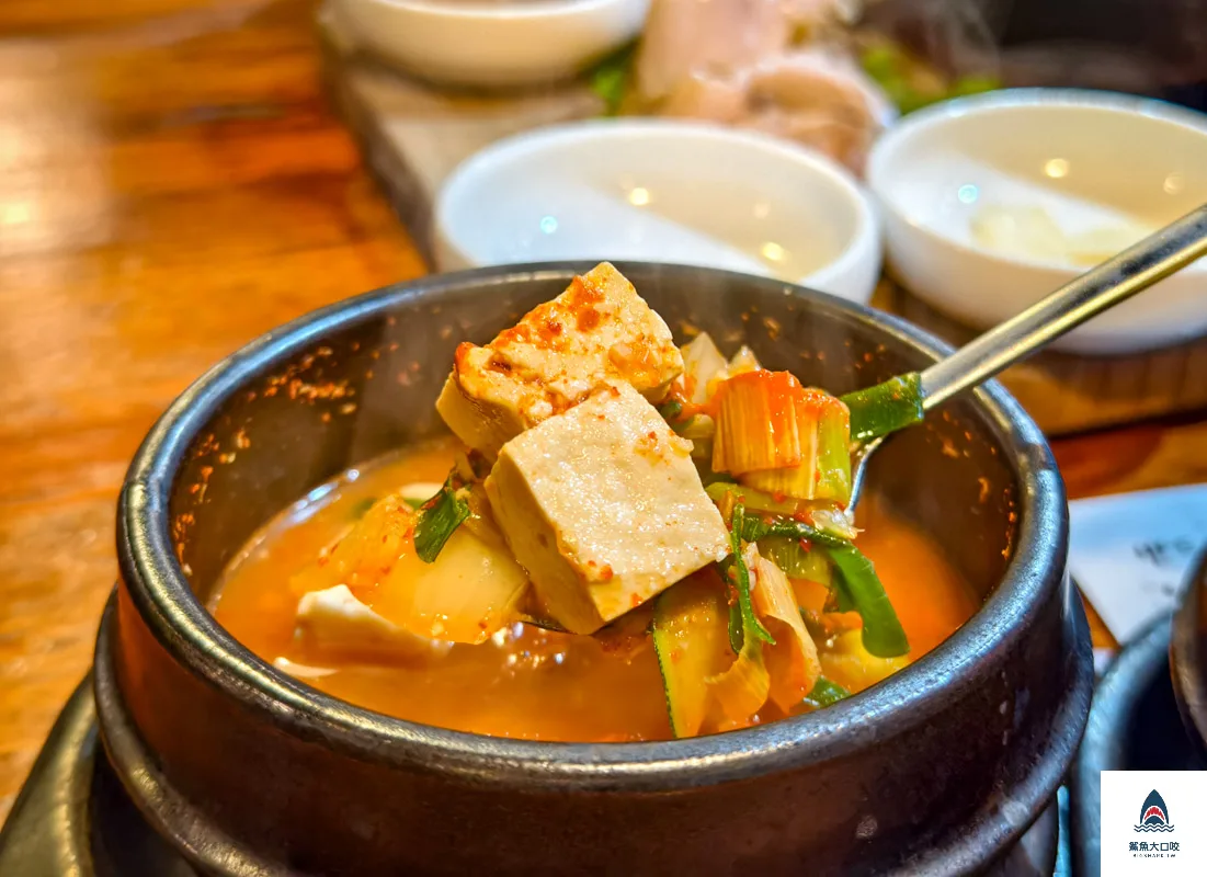濟州島美食推薦,濟州米其林必比登推薦,濟州菜板豚 @鯊魚大口咬