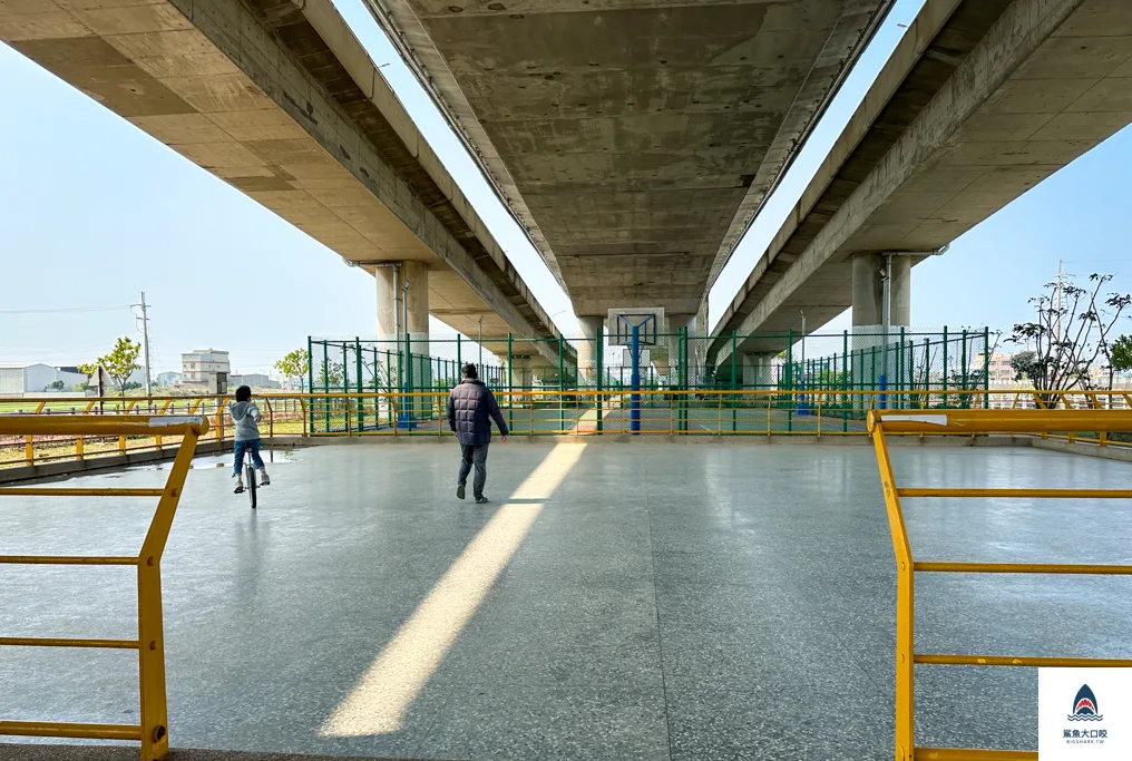 台中好玩公園,龍井山腳里社區環保運動公園 @鯊魚大口咬 台中好玩公園,龍井山腳里社區環保運動公園 @鯊魚大口咬