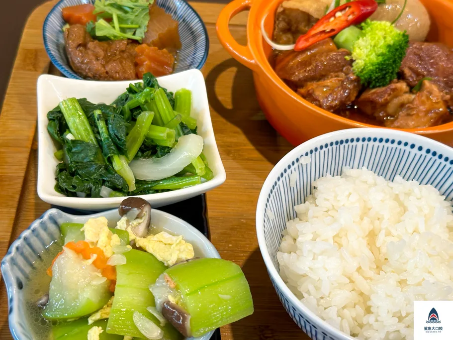 南屯美食推薦,台中家庭料理,台中家常美食餐廳,台中家料理,南屯家料理,南屯家料理菜單,南屯便當推薦 @鯊魚大口咬 南屯美食推薦,台中家庭料理,台中家常美食餐廳,台中家料理,南屯家料理,南屯家料理菜單,南屯便當推薦 @鯊魚大口咬