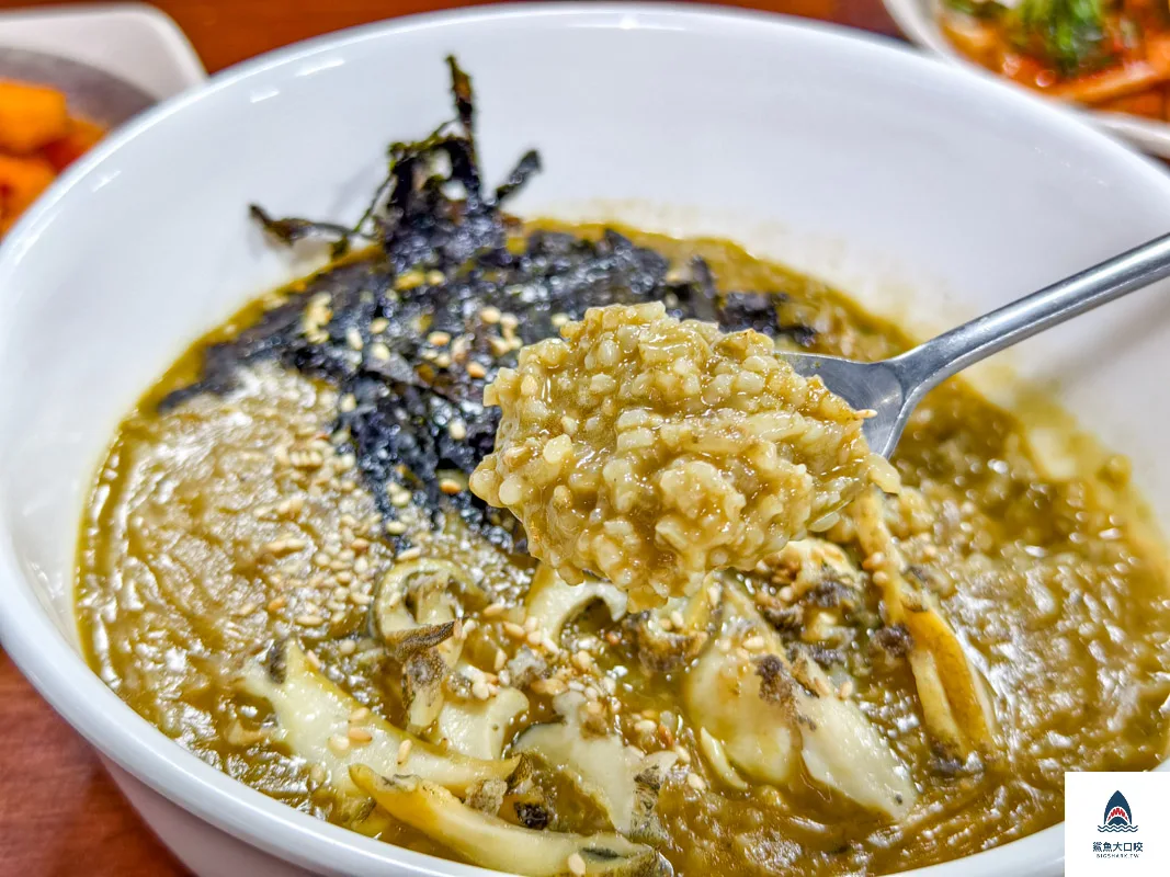 城山日出峰美食推薦,濟州島美食,城山日出峰刀削麵성산일출봉손칼국수 @鯊魚大口咬