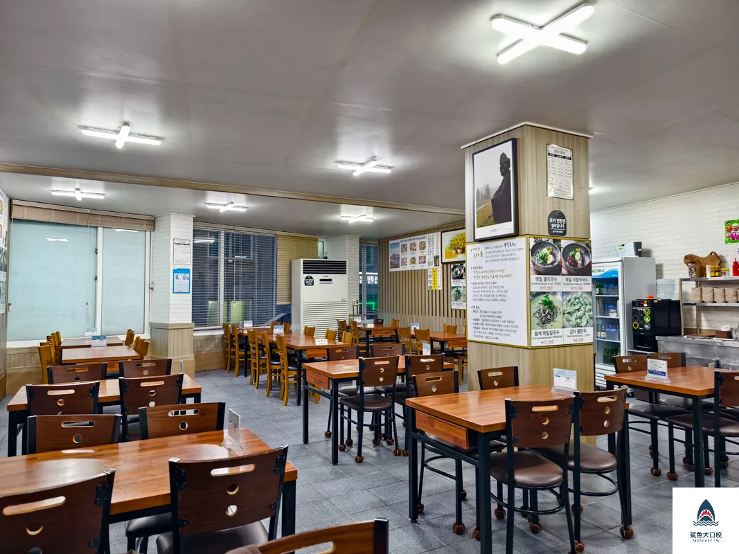 城山日出峰美食推薦,濟州島美食,城山日出峰刀削麵성산일출봉손칼국수 @鯊魚大口咬