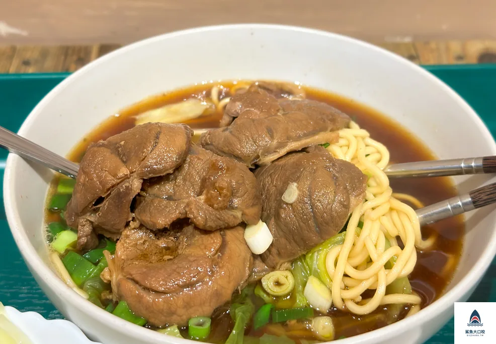 台中牛肉麵推薦,陳師傅牛肉麵大王 @鯊魚大口咬 台中牛肉麵推薦,陳師傅牛肉麵大王 @鯊魚大口咬