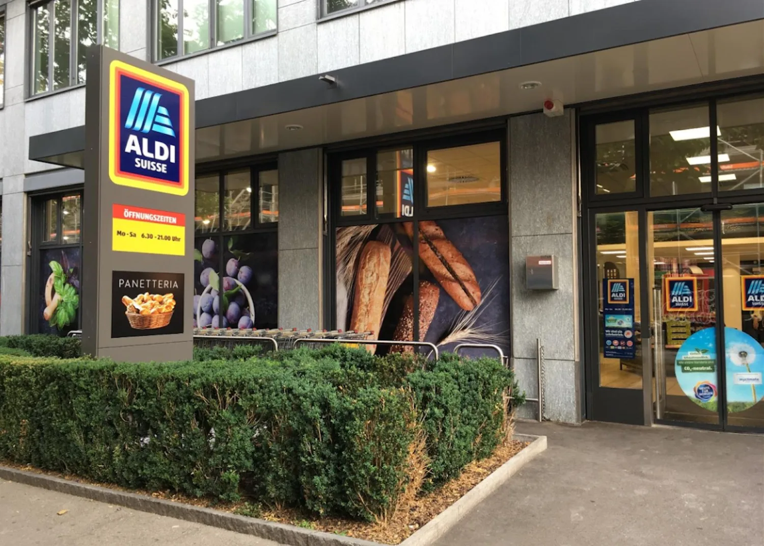 蘇黎世ALDI,ALDI @鯊魚大口咬