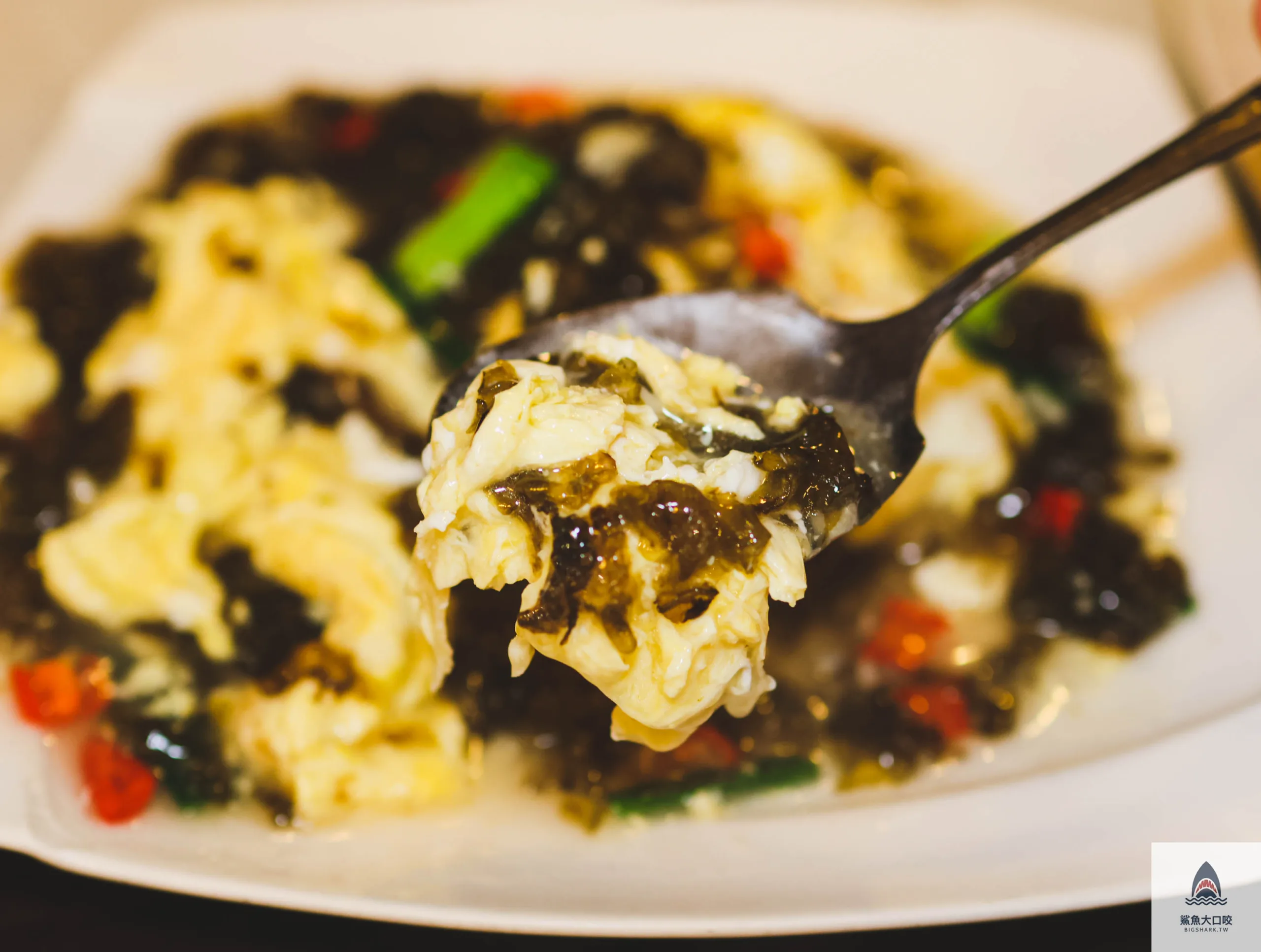霖記甕缸雞,台中好吃烤雞推薦 @鯊魚大口咬