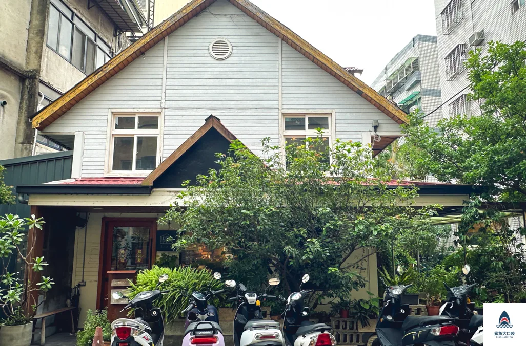 國資圖美食,台中南區咖啡廳,學田有藝,中興大學美食 @鯊魚大口咬