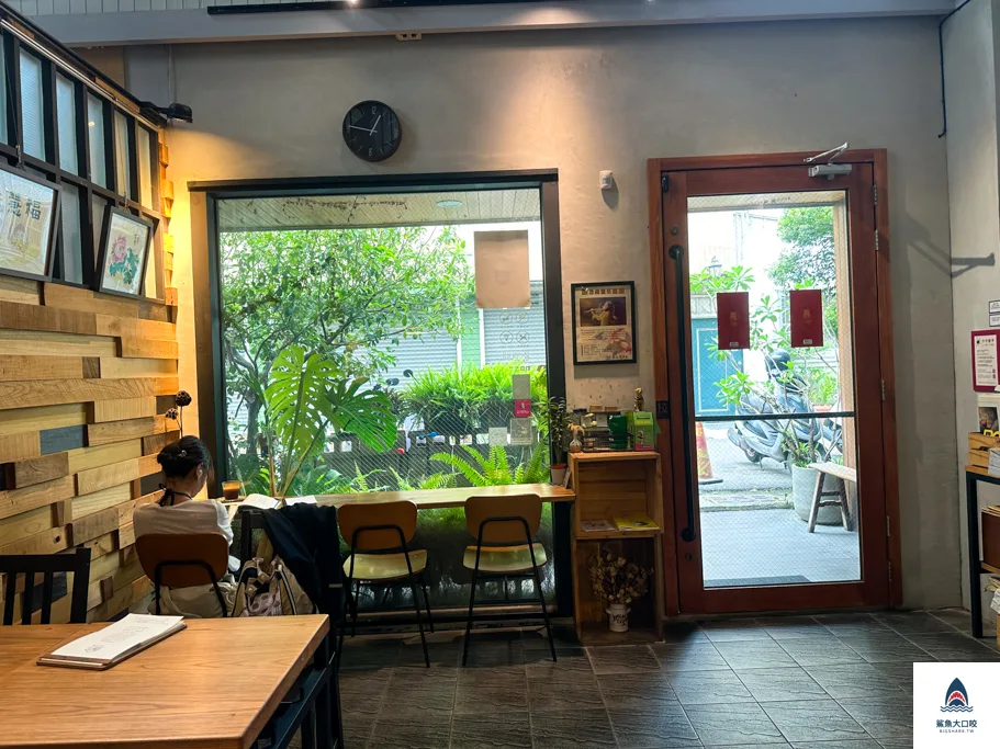 國資圖美食,台中南區咖啡廳,學田有藝,中興大學美食 @鯊魚大口咬