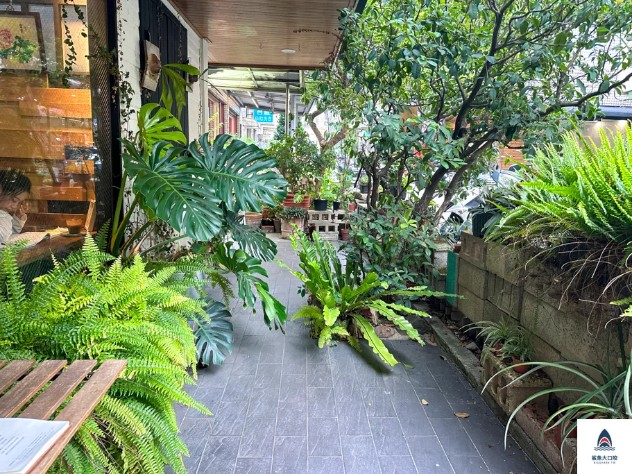 國資圖美食,台中南區咖啡廳,學田有藝,中興大學美食 @鯊魚大口咬