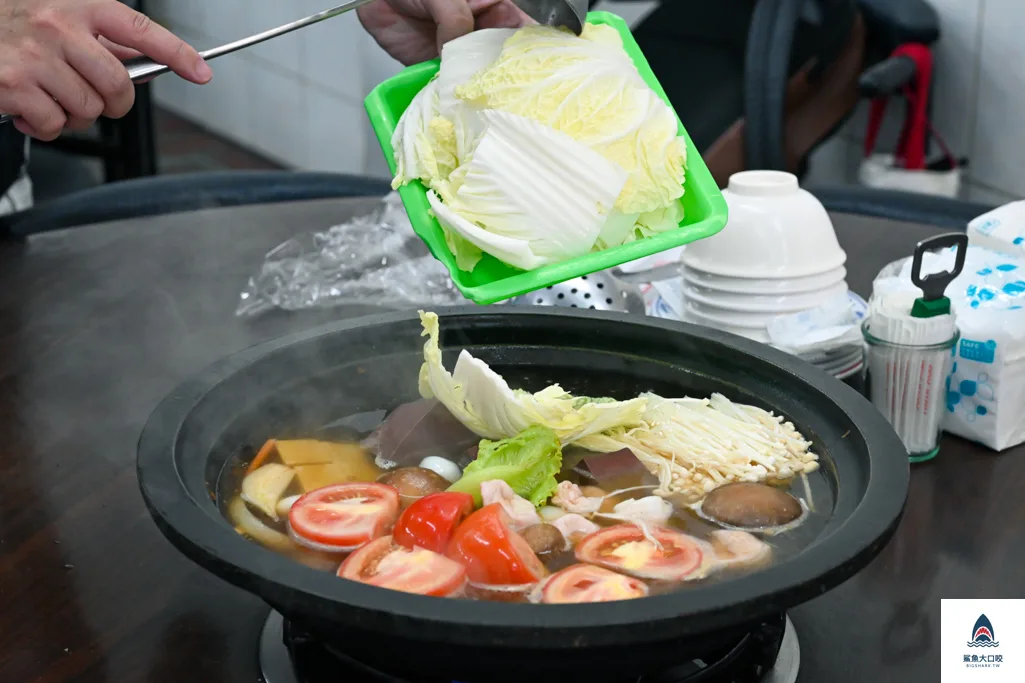 曾德火鍋自助城訂位,西門町美食,曾德火鍋自助城,台北石頭火鍋推薦,西門町火鍋,曾德火鍋自助城菜單 @鯊魚大口咬 曾德火鍋自助城訂位,西門町美食,曾德火鍋自助城,台北石頭火鍋推薦,西門町火鍋,曾德火鍋自助城菜單 @鯊魚大口咬