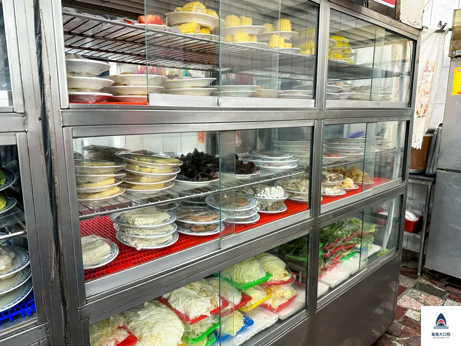 曾德火鍋自助城訂位,西門町美食,曾德火鍋自助城,台北石頭火鍋推薦,西門町火鍋,曾德火鍋自助城菜單 @鯊魚大口咬