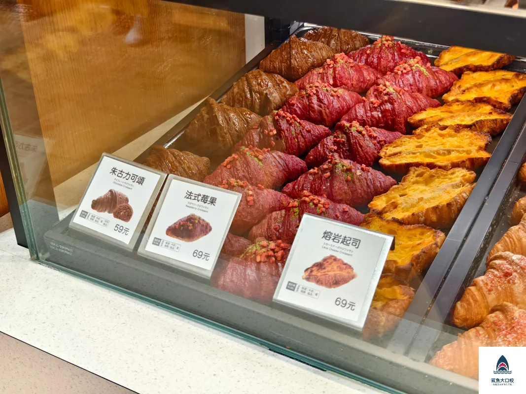 台中可頌推薦,八月堂,大遠百八月堂可頌,台中甜點推薦 @鯊魚大口咬