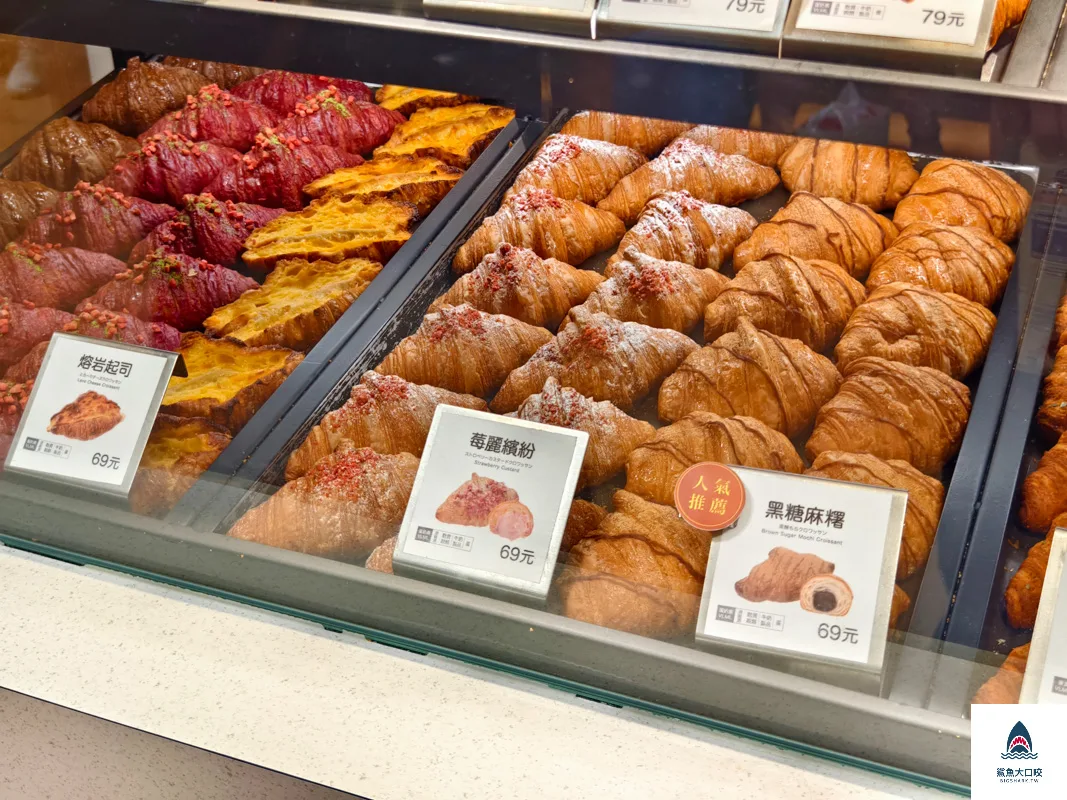 台中可頌推薦,八月堂,大遠百八月堂可頌,台中甜點推薦 @鯊魚大口咬