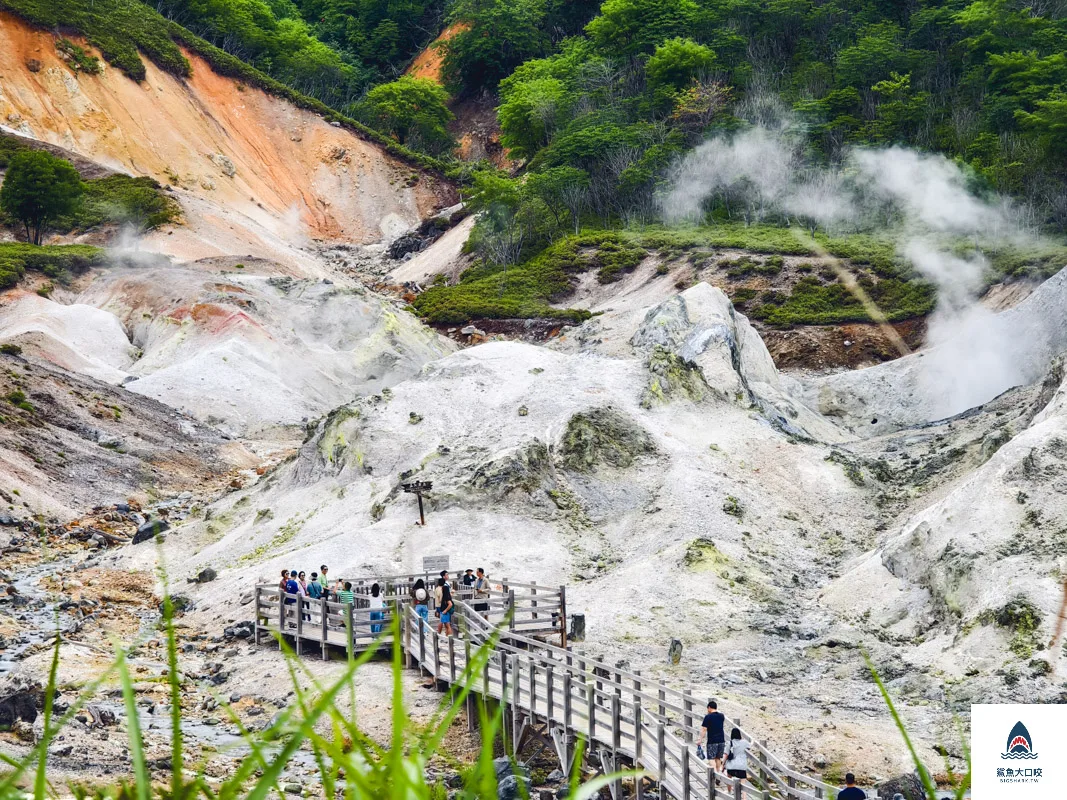 登別地獄谷,登別地獄谷天然足湯,登別棕熊牧場 @鯊魚大口咬