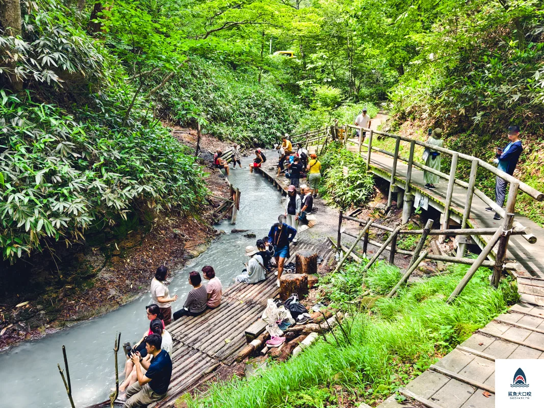 登別地獄谷,登別地獄谷天然足湯,登別棕熊牧場 @鯊魚大口咬