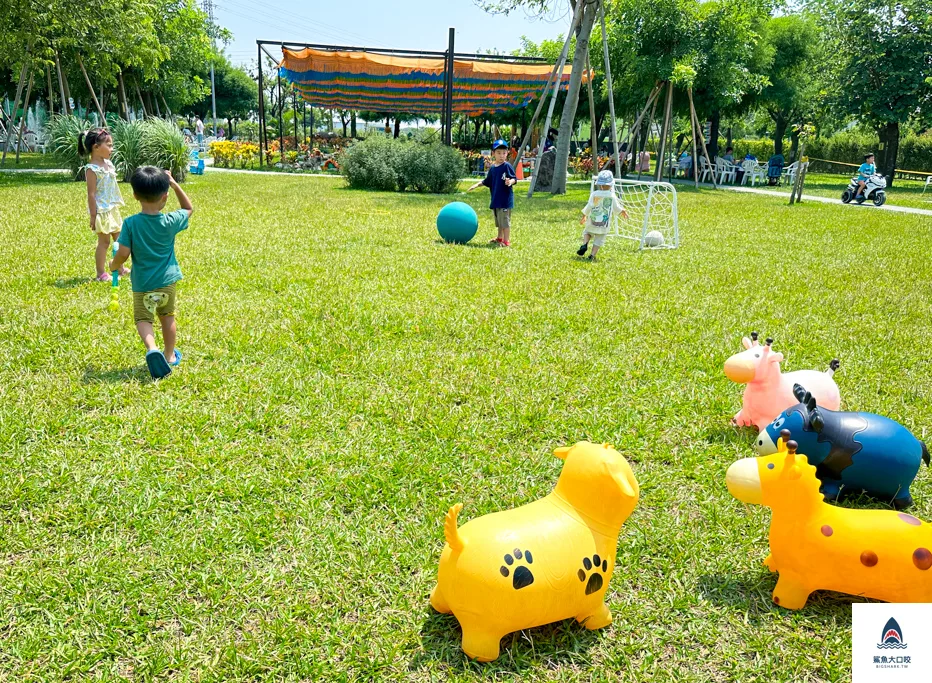 長頸鹿休閒農場,彰化玩水公園,彰化玩水景點,彰化親子景點 @鯊魚大口咬