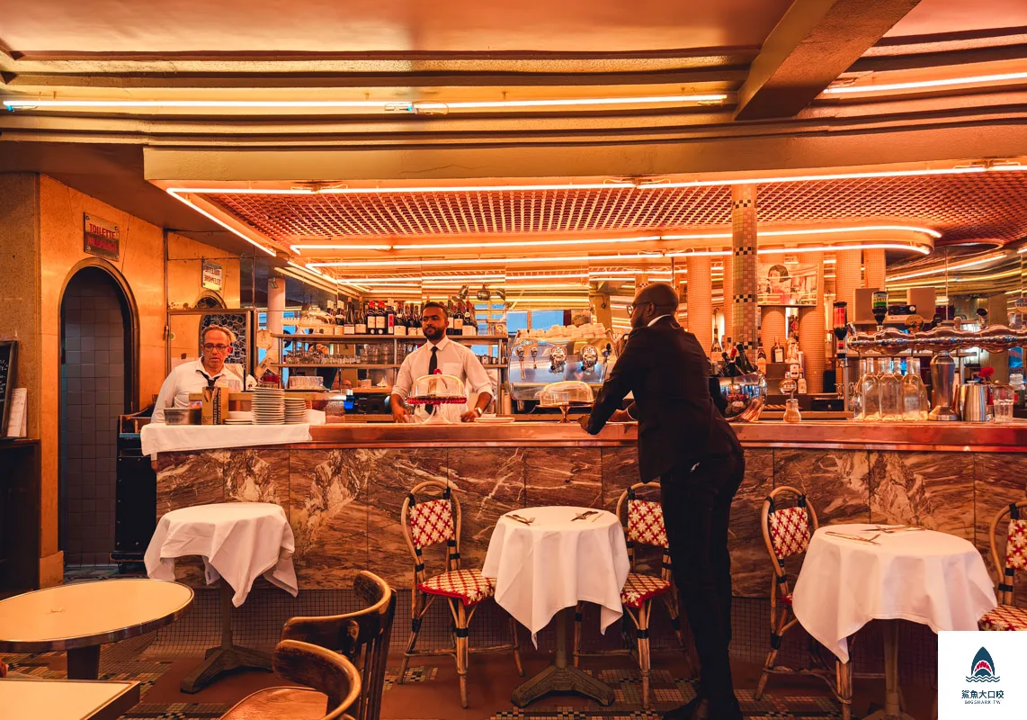 巴黎艾蜜莉的異想世界場景,Cafe des Deux Moulins雙風車咖啡館,巴黎咖啡廳推薦,巴黎蒙馬特 @鯊魚大口咬 巴黎艾蜜莉的異想世界場景,Cafe des Deux Moulins雙風車咖啡館,巴黎咖啡廳推薦,巴黎蒙馬特 @鯊魚大口咬