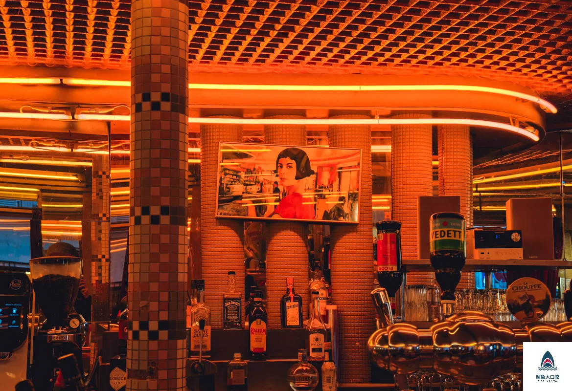 巴黎艾蜜莉的異想世界場景,Cafe des Deux Moulins雙風車咖啡館,巴黎咖啡廳推薦,巴黎蒙馬特 @鯊魚大口咬 巴黎艾蜜莉的異想世界場景,Cafe des Deux Moulins雙風車咖啡館,巴黎咖啡廳推薦,巴黎蒙馬特 @鯊魚大口咬