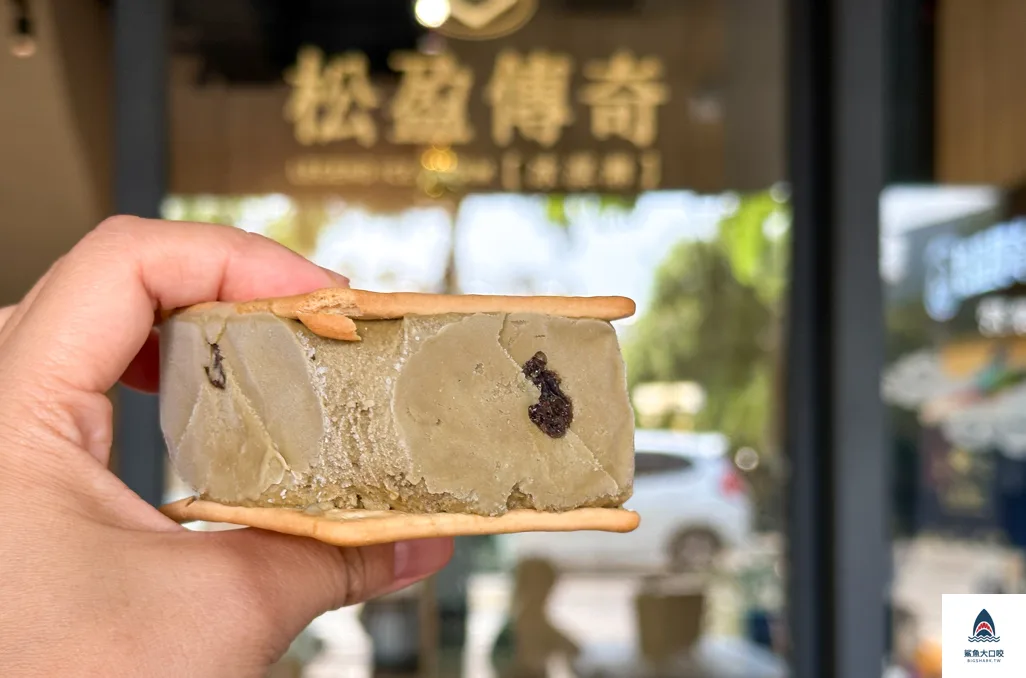 台中三明治冰餅,台中冰店,松盈傳奇冰淇淋專賣店 @鯊魚大口咬