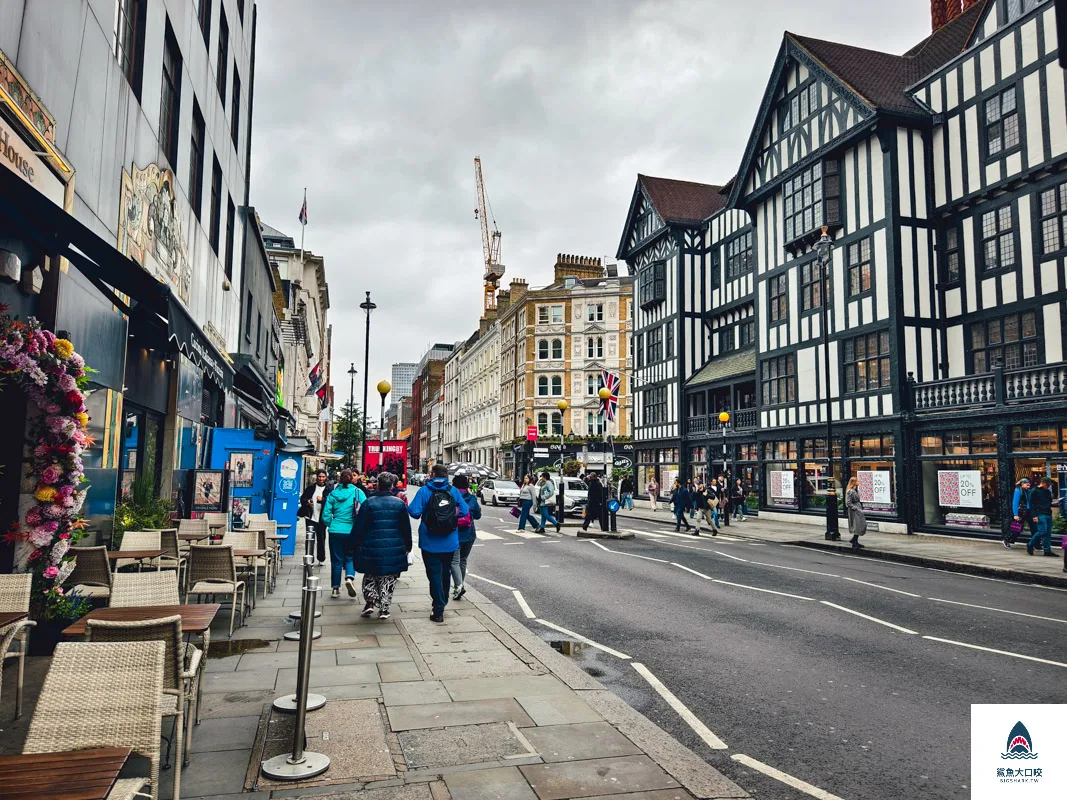 倫敦利寶百貨公司,倫敦柯芬園必逛,London Liberty,倫敦逛街,倫敦蘇活區 @鯊魚大口咬 倫敦利寶百貨公司,倫敦柯芬園必逛,London Liberty,倫敦逛街,倫敦蘇活區 @鯊魚大口咬