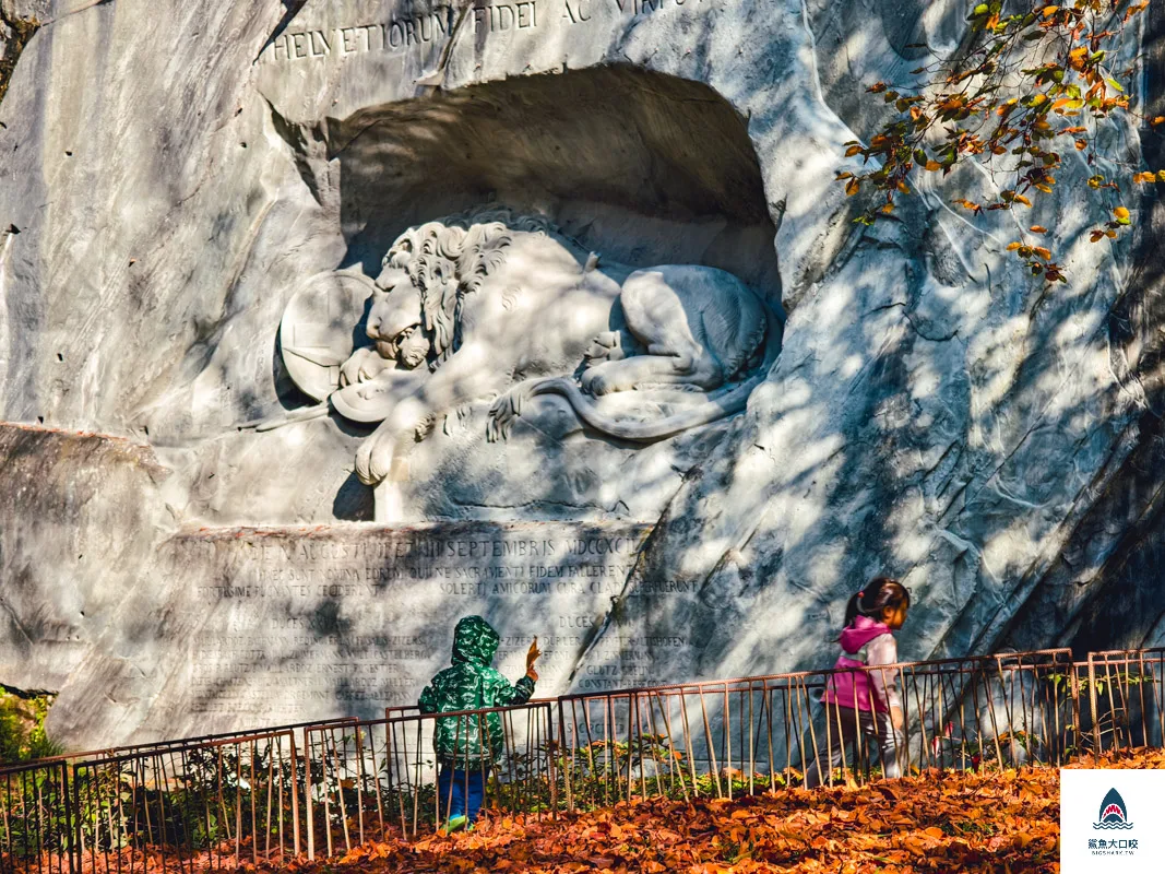垂死獅子像Löwendenkmal,琉森景點,瑞士琉森景點,Lucerne景點,Lucerne垂死獅子 @鯊魚大口咬