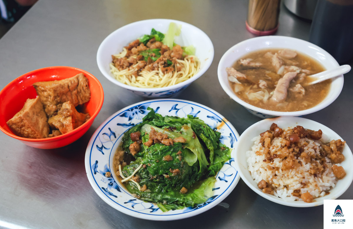 士林美食推薦,士林肉羹推薦,捷運士林站美食推薦,光輝肉羹,士林美食 @鯊魚大口咬