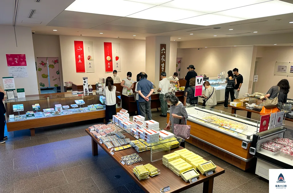 六花亭,北海道必買,北海道伴手禮,札幌下午茶,札幌六花亭 @鯊魚大口咬 六花亭,北海道必買,北海道伴手禮,札幌下午茶,札幌六花亭 @鯊魚大口咬