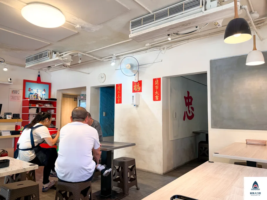 新娘子三民店,新娘子寶清店,台北眷村小吃,松山小吃,民生社區小吃,民生社區麵館,松山美食推薦,新娘子小吃,新娘子麵店 @鯊魚大口咬 新娘子三民店,新娘子寶清店,台北眷村小吃,松山小吃,民生社區小吃,民生社區麵館,松山美食推薦,新娘子小吃,新娘子麵店 @鯊魚大口咬