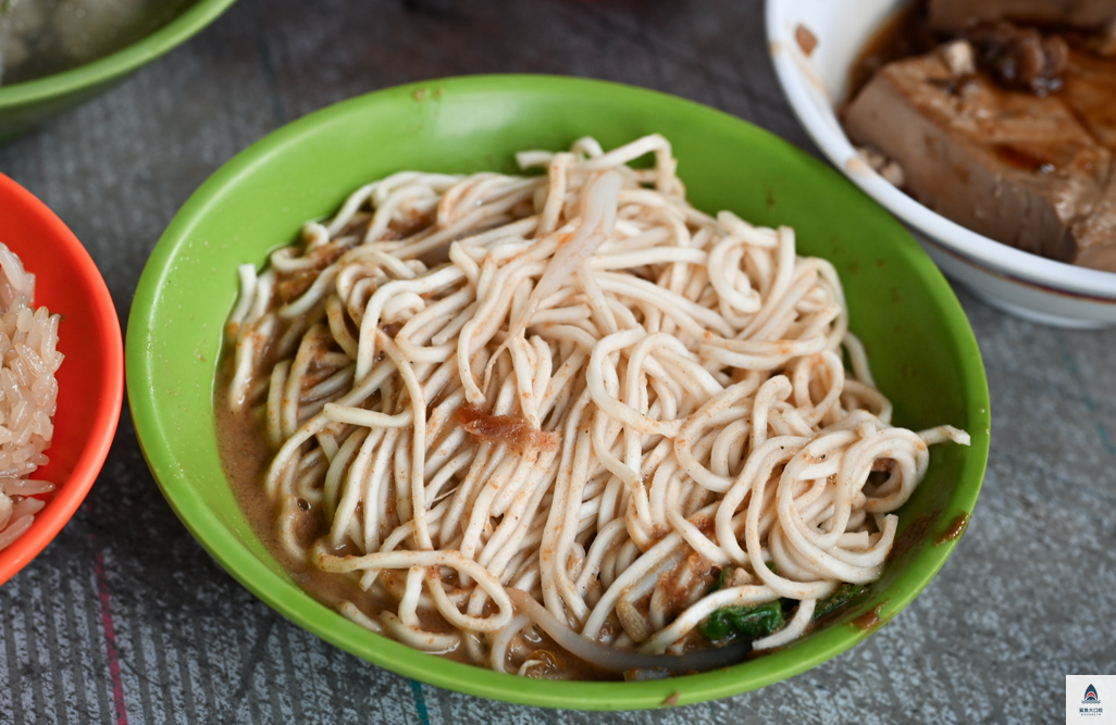 台北小吃,酒泉油飯,酒泉傳統油飯,圓山美食,台北油飯推薦,台北麻醬麵推薦,台北銅板美食 @鯊魚大口咬 台北小吃,酒泉油飯,酒泉傳統油飯,圓山美食,台北油飯推薦,台北麻醬麵推薦,台北銅板美食 @鯊魚大口咬