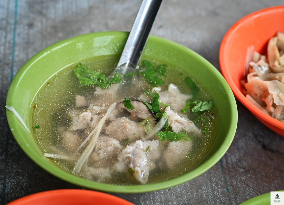 台北小吃,酒泉油飯,酒泉傳統油飯,圓山美食,台北油飯推薦,台北麻醬麵推薦,台北銅板美食 @鯊魚大口咬