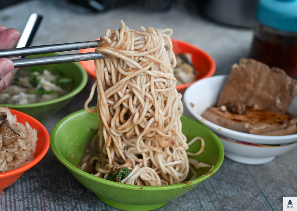 台北小吃,酒泉油飯,酒泉傳統油飯,圓山美食,台北油飯推薦,台北麻醬麵推薦,台北銅板美食 @鯊魚大口咬 台北小吃,酒泉油飯,酒泉傳統油飯,圓山美食,台北油飯推薦,台北麻醬麵推薦,台北銅板美食 @鯊魚大口咬