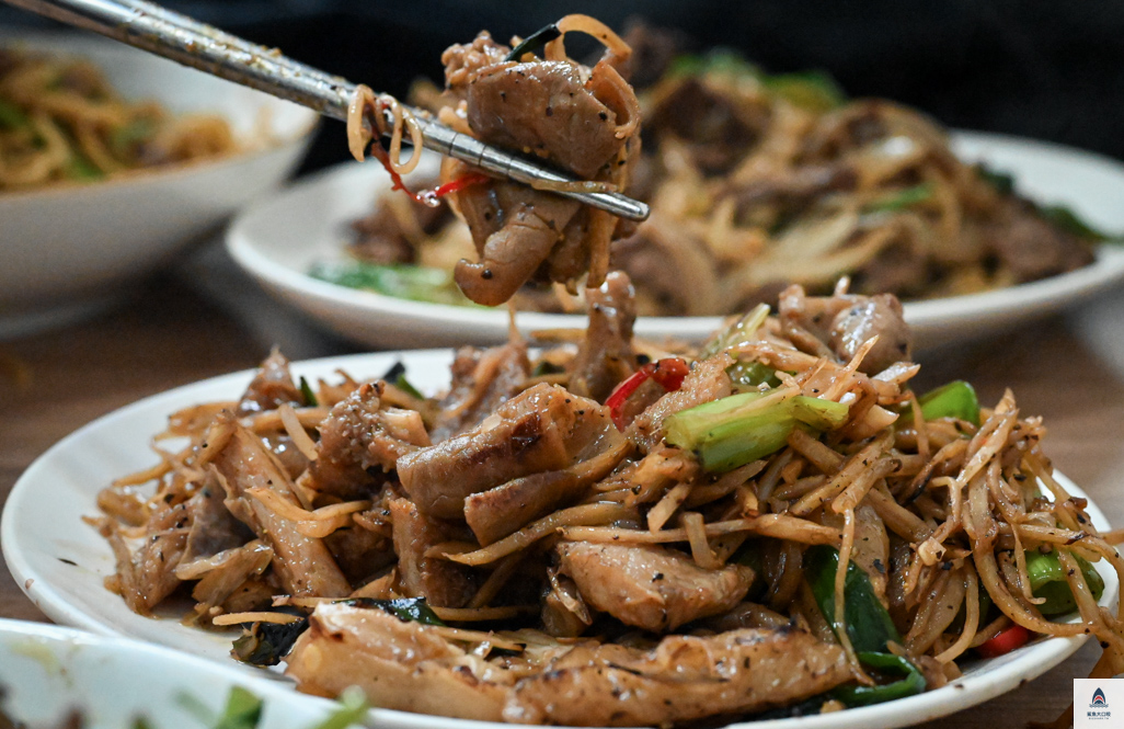 華西街美食,台北炒牛肉推薦,郭家炒牛肉菜單,萬華美食,郭家炒牛肉 @鯊魚大口咬 華西街美食,台北炒牛肉推薦,郭家炒牛肉菜單,萬華美食,郭家炒牛肉 @鯊魚大口咬
