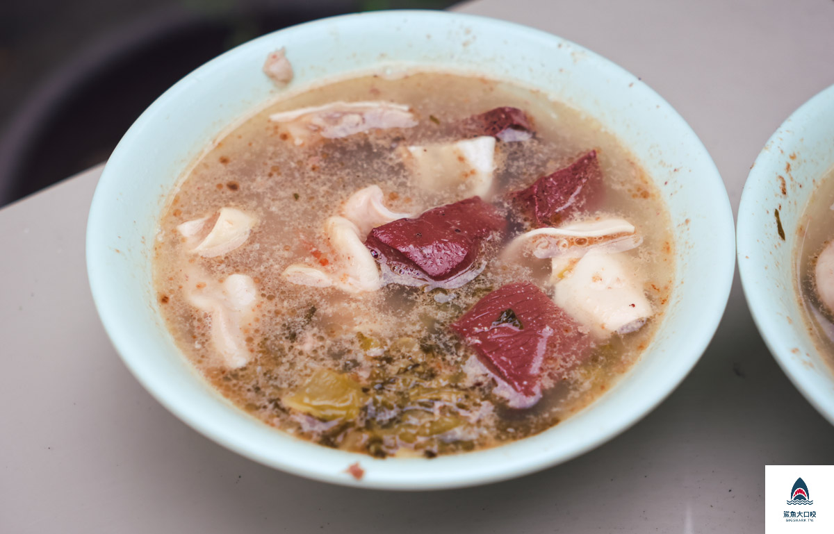 台中早餐,台中胎哥湯,台中美食景點,台中豬雜湯,台中麵店,台中排隊美食,台中東區美食,台中排隊早餐,台中樂成宮美食,台中排隊豬雜湯,台中小吃,台中排隊胎哥湯 @鯊魚大口咬