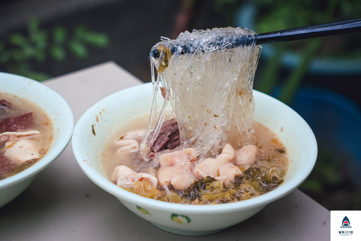 台中早餐,台中胎哥湯,台中美食景點,台中豬雜湯,台中麵店,台中排隊美食,台中東區美食,台中排隊早餐,台中樂成宮美食,台中排隊豬雜湯,台中小吃,台中排隊胎哥湯 @鯊魚大口咬