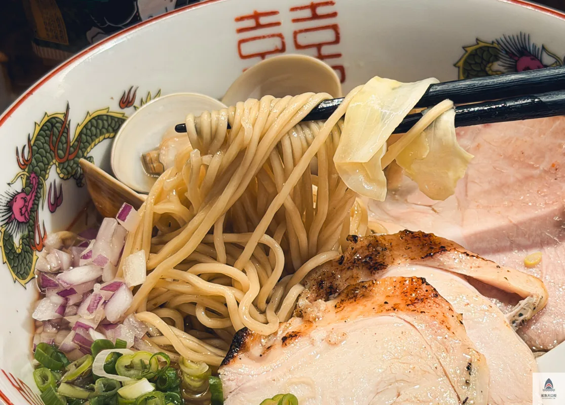 台中拉麵推薦,麵屋黑心,黑心麵屋,台中好吃拉麵,台中日式拉麵,霧峰美食推薦 @鯊魚大口咬
