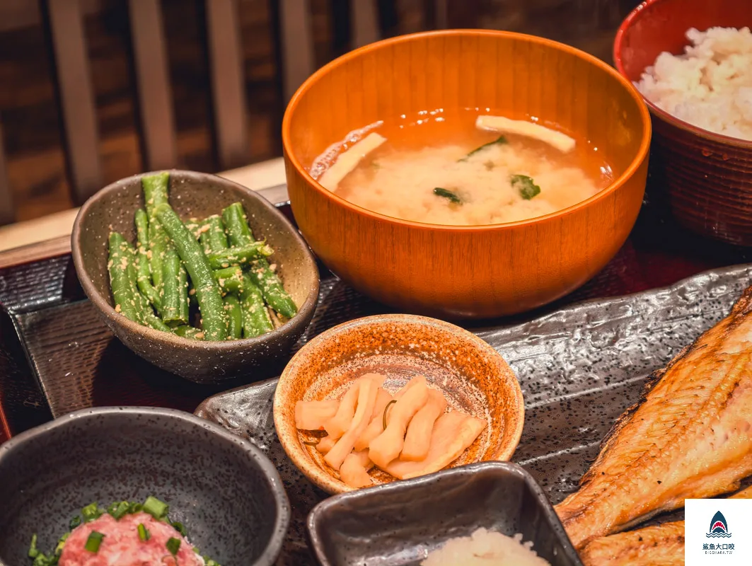 京都烤魚餐廳,京都美食,しんぱち食堂,日本新八食堂,烏丸站美食 @鯊魚大口咬
