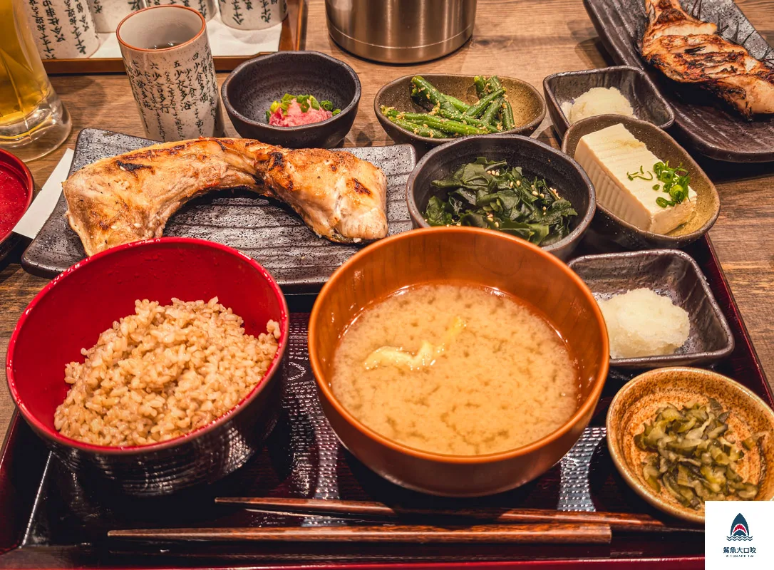 京都烤魚餐廳,京都美食,しんぱち食堂,日本新八食堂,烏丸站美食 @鯊魚大口咬