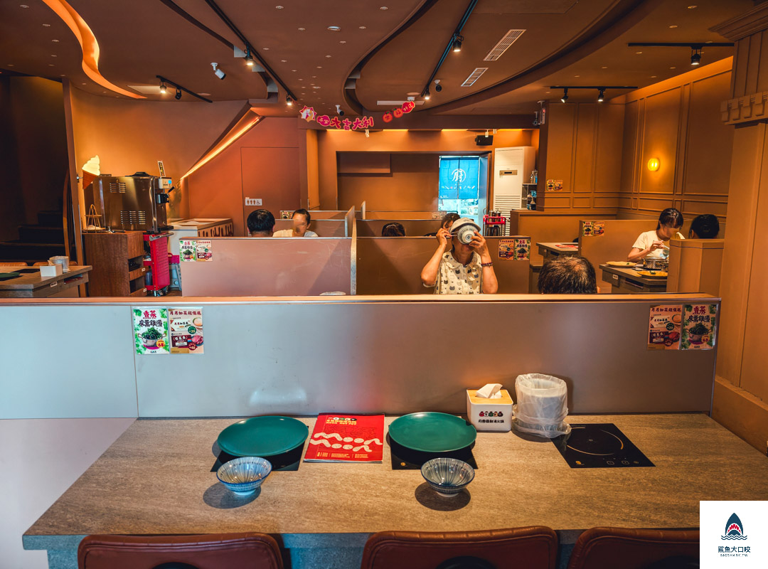 月團圓雞湯火鍋台中店,月團圓雞湯火鍋美術園道店,台中月團圓雞湯火鍋,月團圓雞湯火鍋菜單,月團圓雞湯火鍋台中店菜單,台中月團圓雞湯火鍋菜單 @鯊魚大口咬